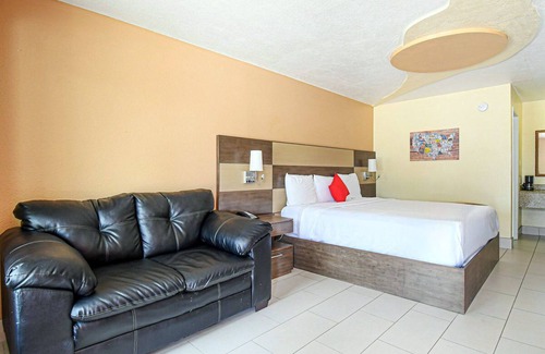Conroe Hotel | Comfortable Room with All Essentials - Your Relaxing Haven, Free Parking
