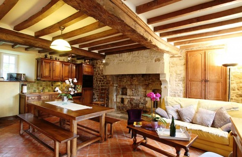 Doville Cottage | Comfortable semi-detached house with garden and pets allowed near the beach