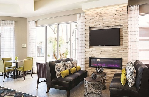 Ahwatukee Foothills Hotel | Comfortable Stay with Pool Access, Enjoy Our Bright Side Breakfast | 2 Rooms