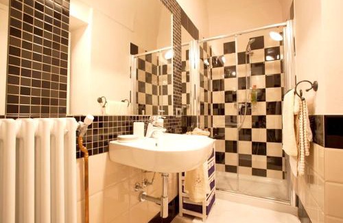 Piazza Apartment | Comfortable studio in Piazza, 30 m², fireplace & balcony