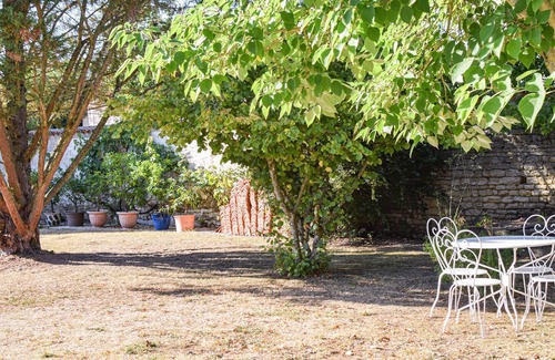 Chervettes Apartment | Comfortable studio with private pool for activities in the area.