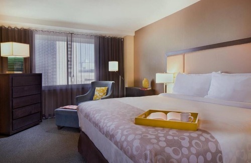 Center City Hotel | Comfortable Suite Near Liberty Bell, Pets Stay Free, with Swimming Pool