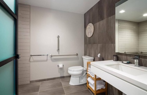 Center City Hotel | Comfortable Suite Near Liberty Bell, Pets Stay Free, with Swimming Pool