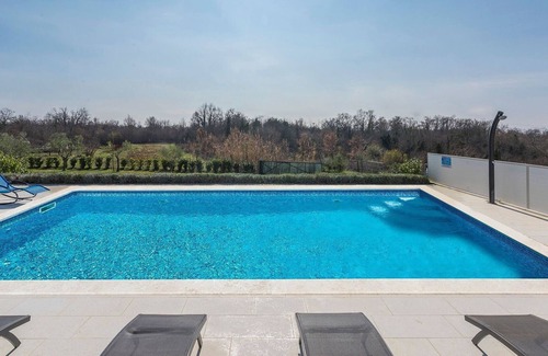 Nova Vas Cottage | Comfortable Villa with private pool