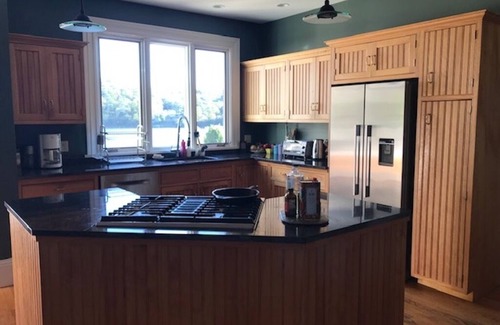 Belfast House | Comfortable Waterfront Home with Spectacular View