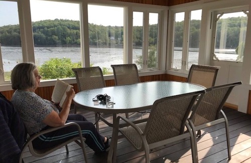 Belfast House | Comfortable Waterfront Home with Spectacular View