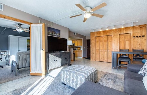 East Side Pioneers Condo | Comfy 1 bed/1 bath - 6 blocks from Mayo