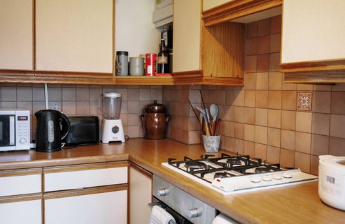 Wood Street Apartment | Comfy 1-Bed Flat Near Hospital & Station