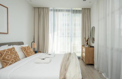 Jumeirah Village Apartment | Comfy 1BR w Cinema Room Business Centre Pool Table and Sauna