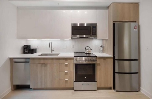 NoMa Hotel | Comfy 1BR with Pool, Gym & Dining Just Around the Corner