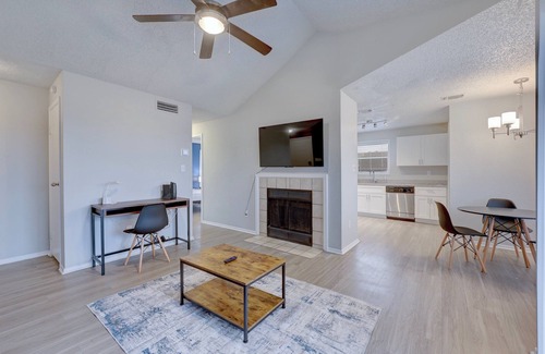 Milwood Apartment | Comfy 2BD Apt | Austin Texas