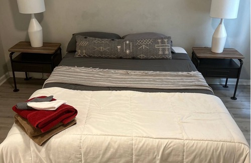 Windsor Park Apartment | Comfy 2Beds/1Bath in Near Eastside/Indy