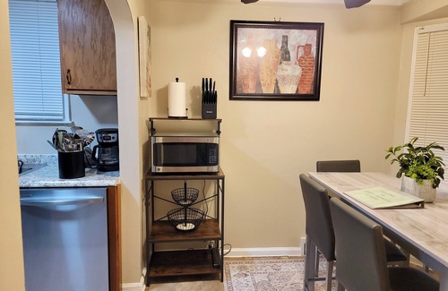 Detroit House | Comfy 3 Bedroom Detroit Getaway-