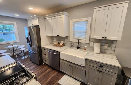 Lackawanna House | Comfy 3BR 6min drive Downtown Harbor Center, Buffalo Bills fan favorite.