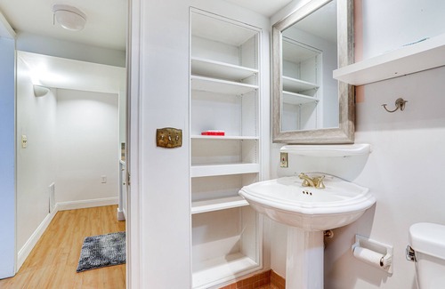 Miller Park Apartment | Comfy and Spacious Studio: 2 Mi to Downtown!