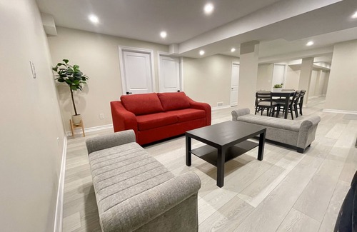 Ajax Apartment | Comfy Apartment - 4 Beds/3 Bedrooms