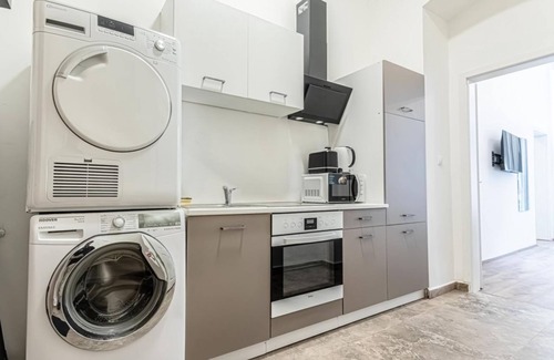 Penzing Apartment | Comfy Apartment | Steps from Schönbrunn Gardens