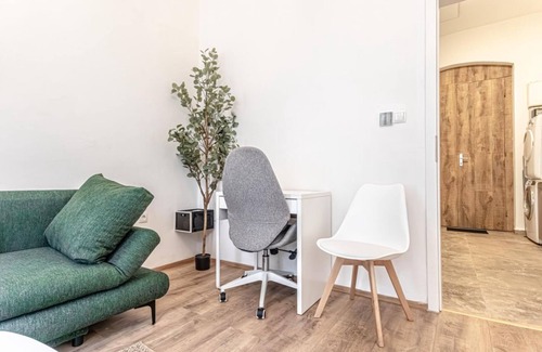 Penzing Apartment | Comfy Apartment | Steps from Schönbrunn Gardens