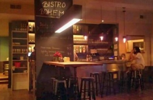 Le Droit Park Apartment | Comfy Apartment w/Parking. Walk to Metro, Cafés, Restaurants, Nightlife.