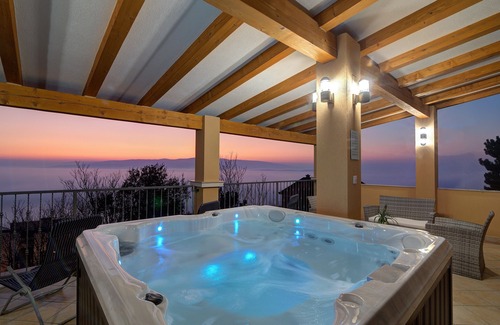 Vratarusa Apartment | Comfy Apartment With Panoramic Sea View, Senj, Croatia