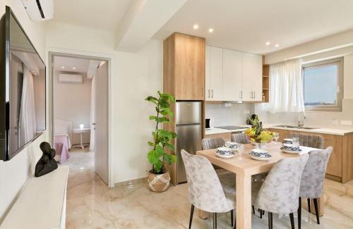 Stavromenos Apartment | Comfy apartmt near beach with pool dining area