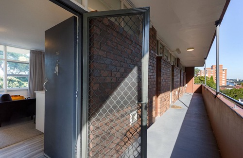 North Sydney Apartment | Comfy Balcony Studio near Parks, Shopping & Dining