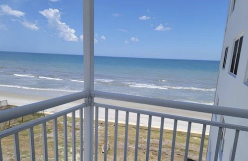South Patrick Shores Condo | Comfy Beachfront 2/2 on Space Coast