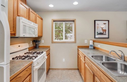 Trout Lake Cabin | Comfy Cabin for R&R in Trout Lake Near Mt. Adams