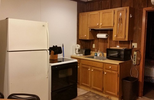 Huntingdon House | Comfy cabin in the woods with huge party deck