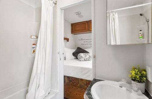 Corona House | Comfy Camper--Group, Family, Kid, & Pet-Friendly