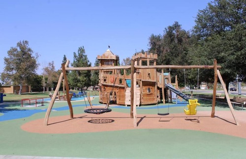 Corona House | Comfy Camper--Group, Family, Kid, & Pet-Friendly