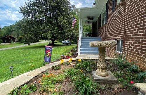 Easley House | Comfy Country Home