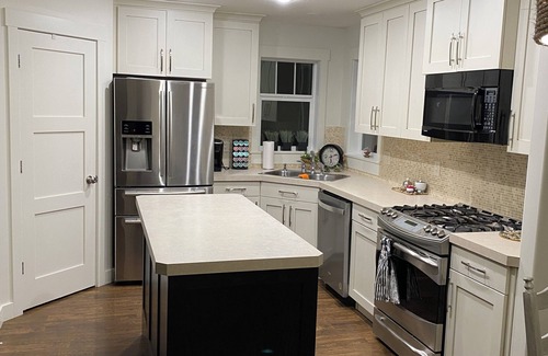 Parkland Beach House | Comfy, Cozy Cabin Near Gull Lake