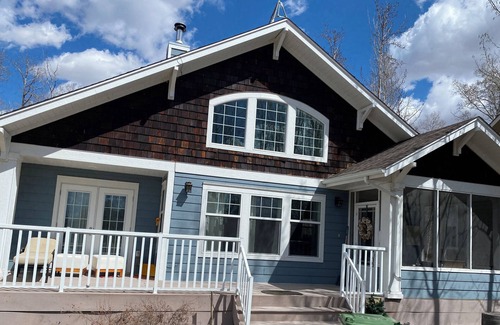 Parkland Beach House | Comfy, Cozy Cabin Near Gull Lake