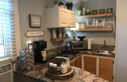 Wichita Falls Apartment | Comfy, cozy fully-furnished casita