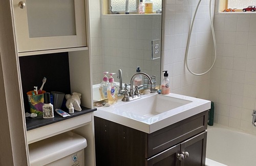 Winnetka House | COMFY COZY ROOM ON QUIET CUL-DE-SAC / HSR21-002190