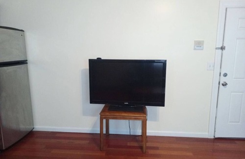 Niskayuna Apartment | comfy cozy roomy with free parking