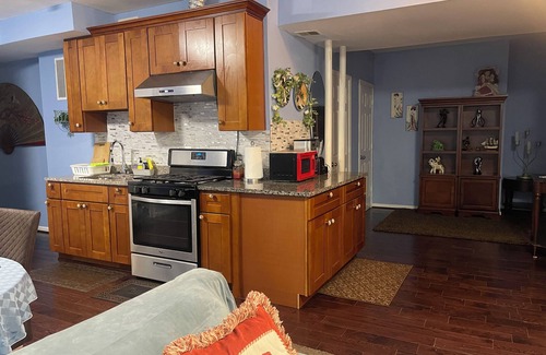 Montclair House | Comfy Deluxe Getaway Suite