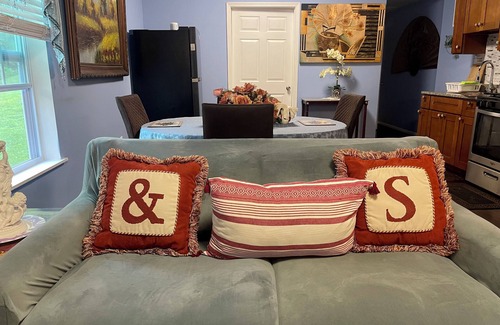 Montclair House | Comfy Deluxe Getaway Suite