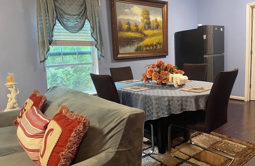 Montclair House | Comfy Deluxe Getaway Suite