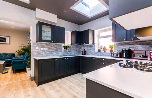 Reading House | Comfy Hoem