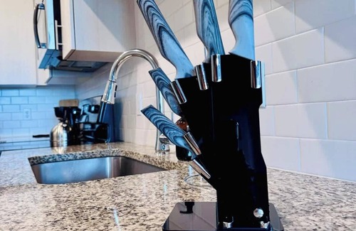 Kissimmee Apartment | Comfy King Bed, Pets Allowed, 15 Min to Parks