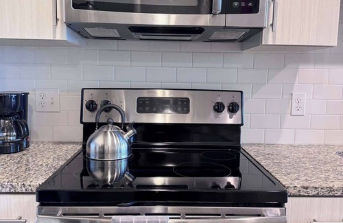 Kissimmee Apartment | Comfy King Bed, Pets Allowed, 15 Min to Parks