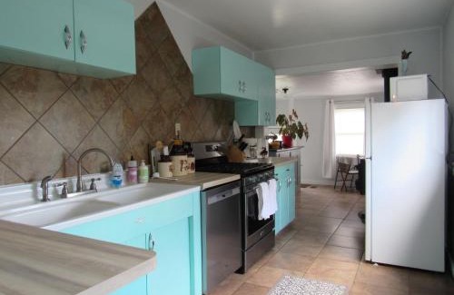 Cody House | Comfy log cabin in walking distance of downtown