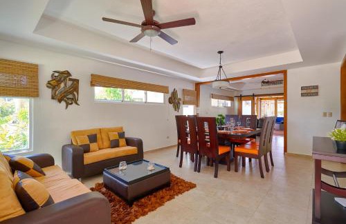 Villas Del Mar Villa | Comfy Spacious Villa W- Pool, Jacuzzi, Bbq
