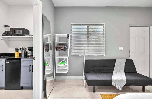 Liberty City Apartment | Comfy Studio W Essentials Near Airport