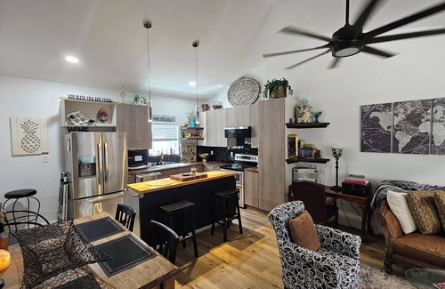 Linn Creek Apartment | Comfy unit centrally located and convienent to nightlife.