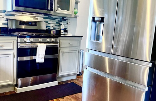 Washington Ave./ Memorial Park House | COMFY URBAN RETREAT, PET FRIENDLY, PRIVATE DRIVEWAY PARKING 30+ nt min✨🌙