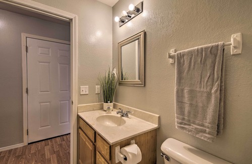 West Plains House | Comfy West Plains Home < 1 Mi to Main Street!