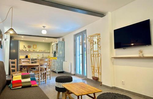 Fontaine-de-Vaucluse House | Comme Chez Mémé house with terrace in the center